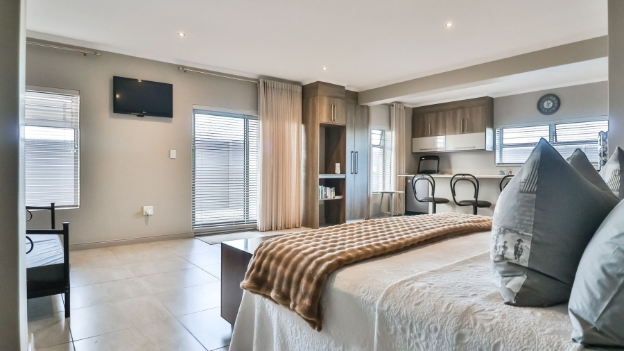 6 Bedroom Property for Sale in Kleinbaai Western Cape